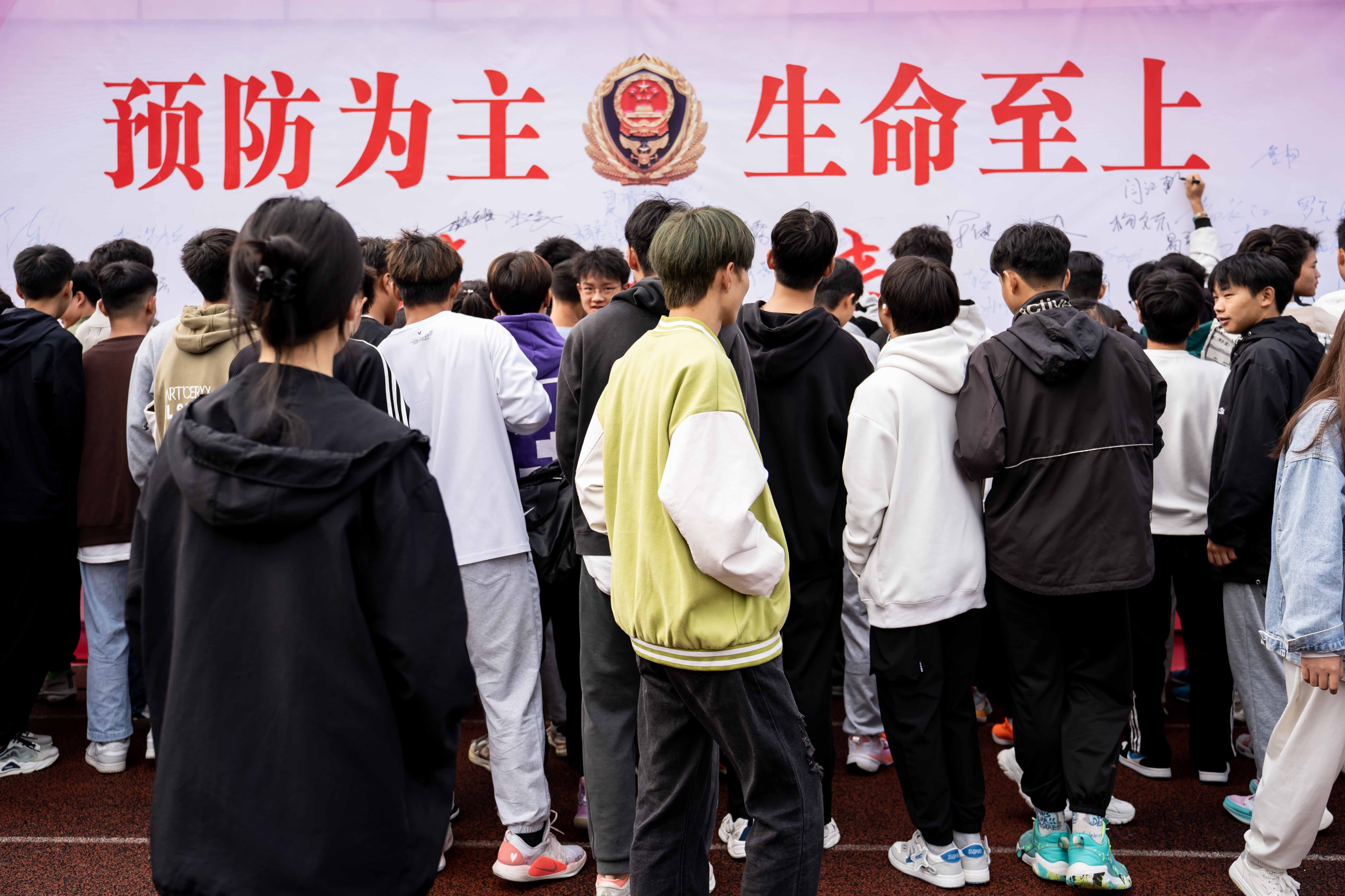 2023年德江县消防宣传月活动启动仪式暨第二届大学生消防技能运动会在hbs红宝石平台举行(图9)
