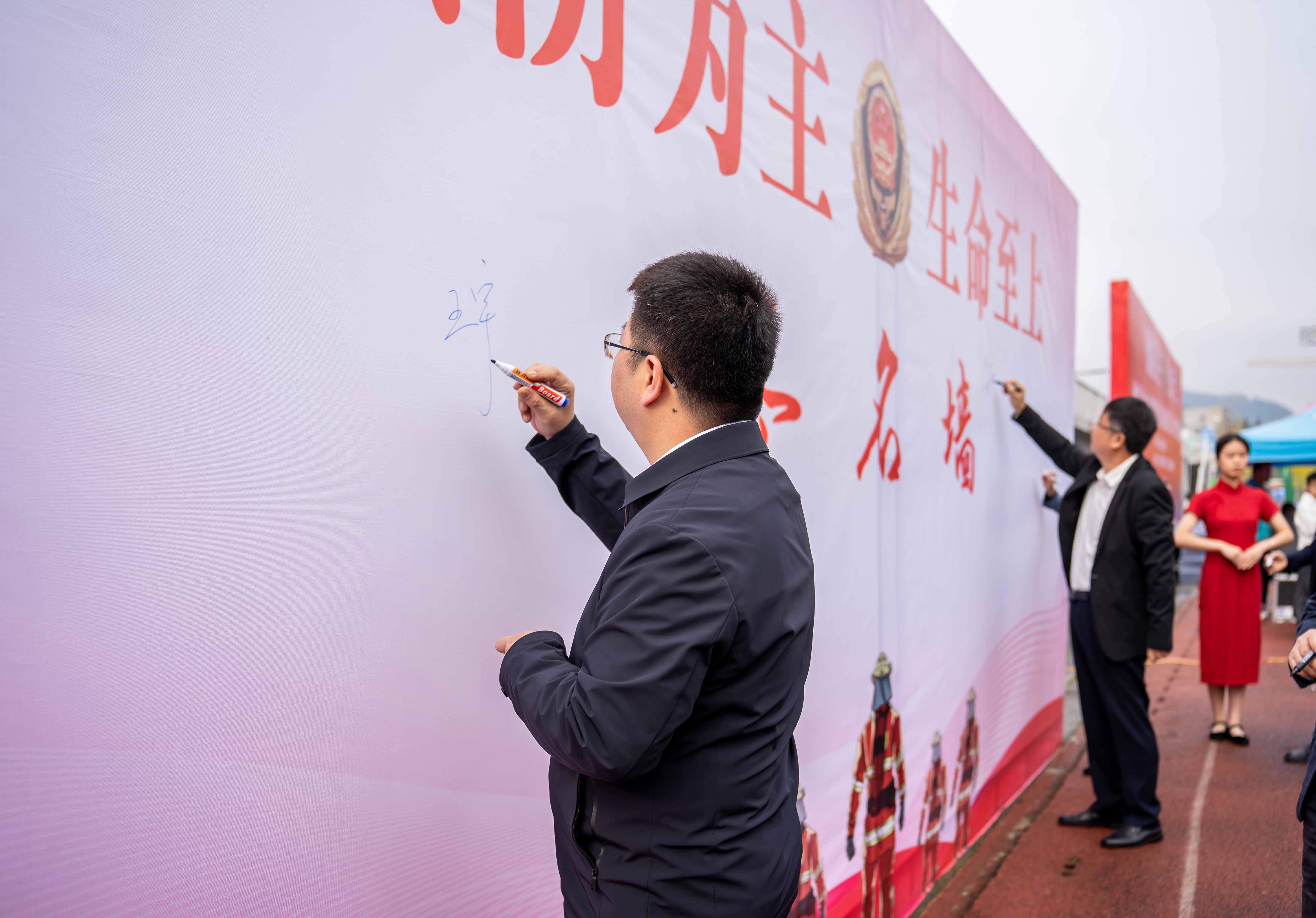 2023年德江县消防宣传月活动启动仪式暨第二届大学生消防技能运动会在hbs红宝石平台举行(图7)